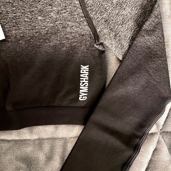 SOLD gymshark adapt ombre seamless LS crop top - Picture 3 of 5